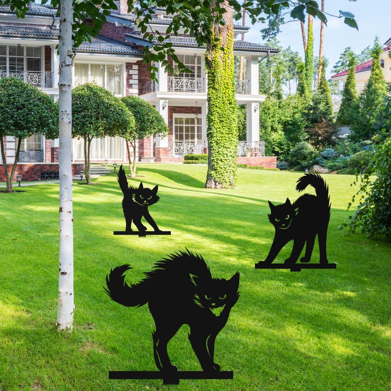 Frightening Cat Yard Art